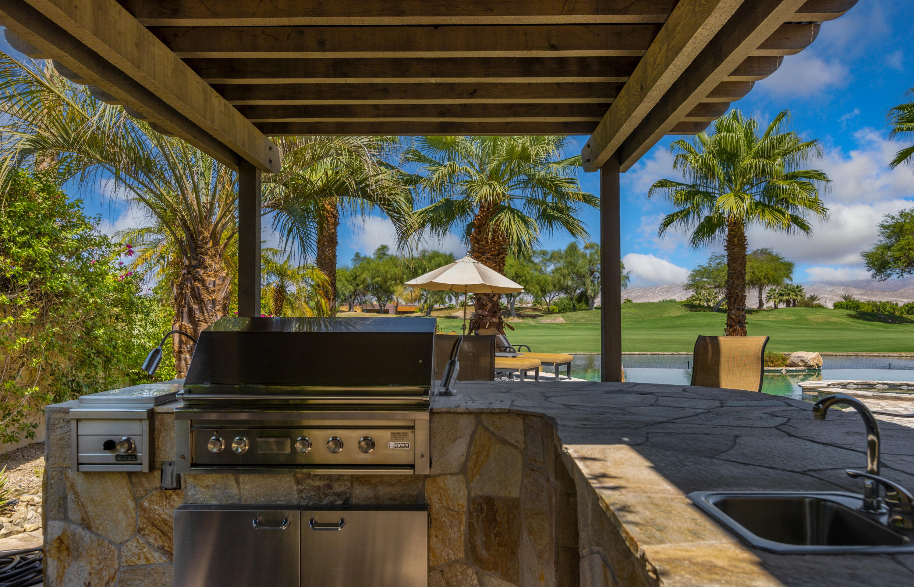 392 Loch Lomond Road Rancho Mirage, CA 92270 - Photo 7 of 55 10