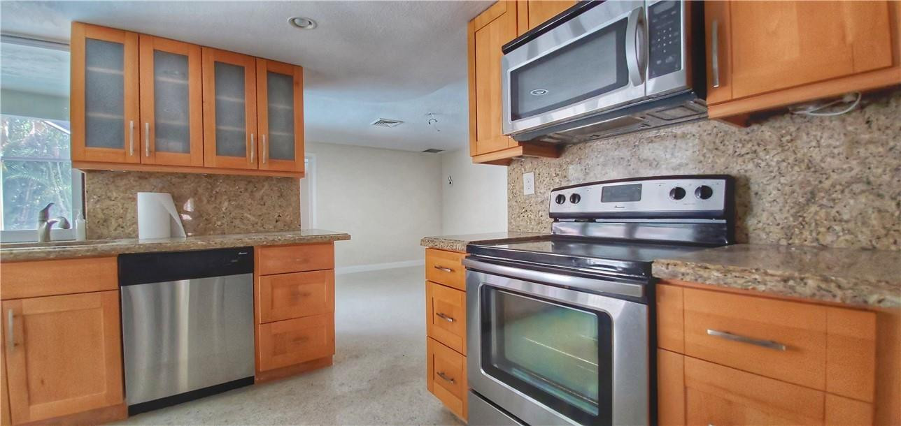 566 Northeast Spanish Trail Boca Raton, FL 33432 - Photo 12 of 35 Kitchen