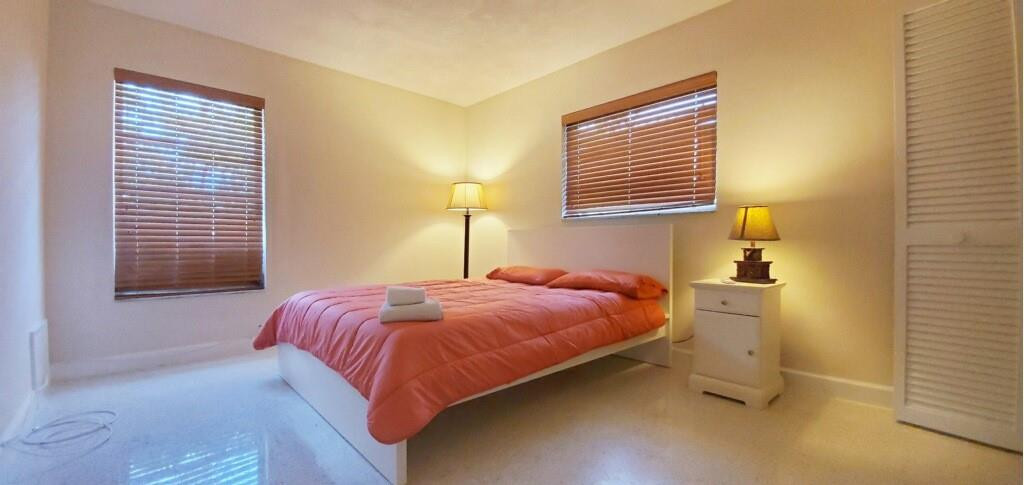 566 Northeast Spanish Trail Boca Raton, FL 33432 - Photo 4 of 35 Photo 4