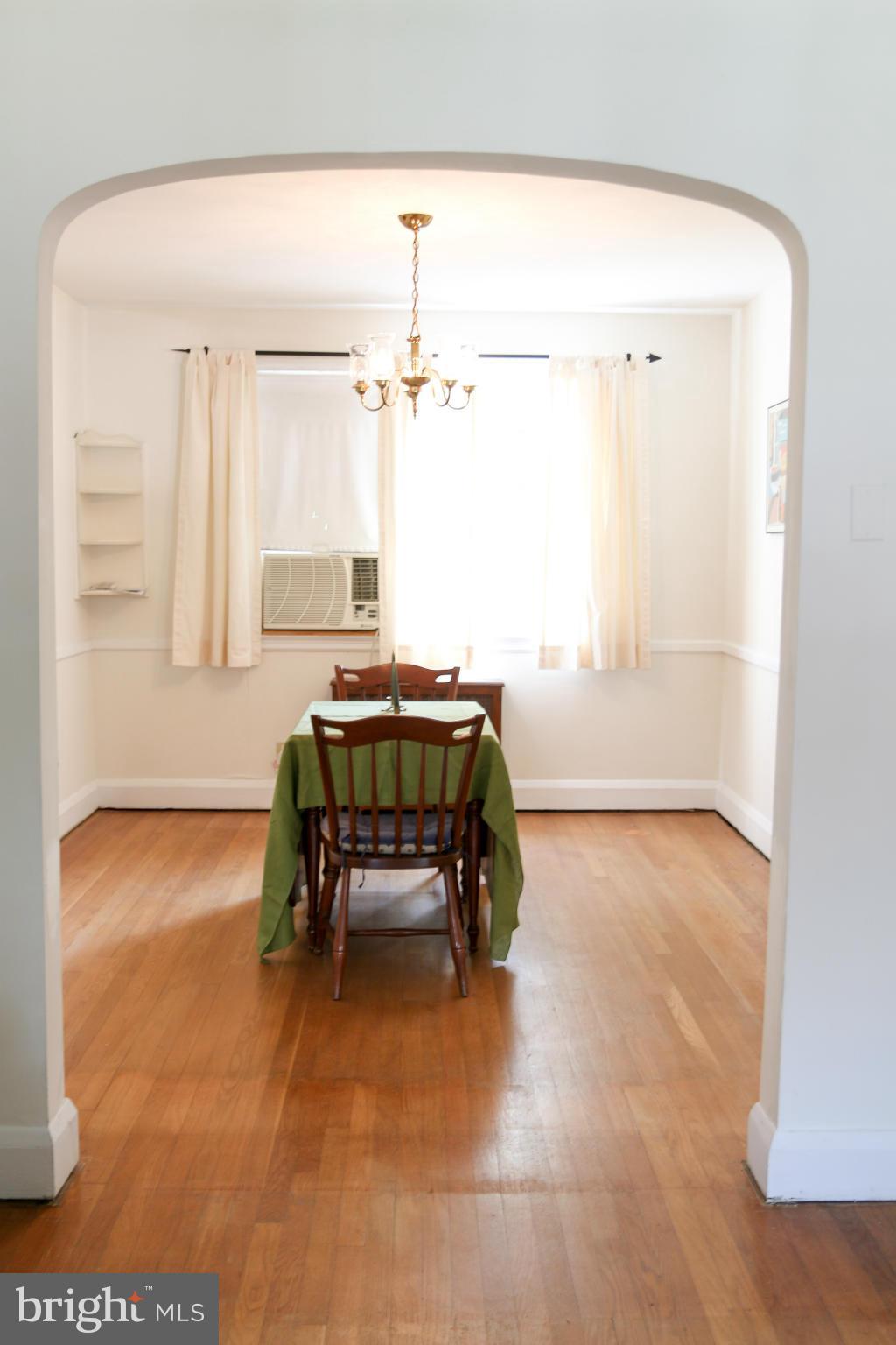 309 Westowne Road Baltimore, MD 21229 - Photo 4 of 20 a workspace with furniture and a window