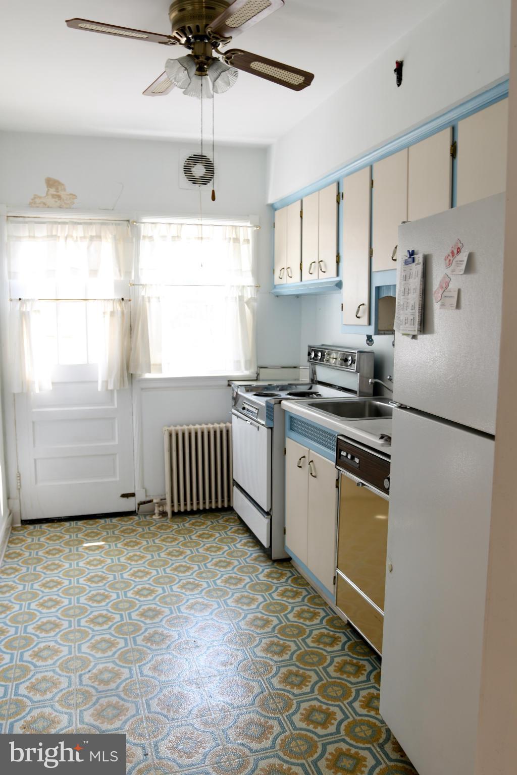 309 Westowne Road Baltimore, MD 21229 - Photo 8 of 20 a kitchen with granite countertop a sink stainless steel appliances and cabinets
