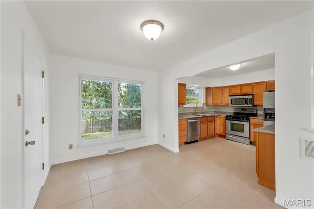 $1,795 | 2437 Pinehurst Drive, St. Louis, MO 63114