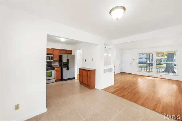 $1,795 | 2437 Pinehurst Drive, St. Louis, MO 63114