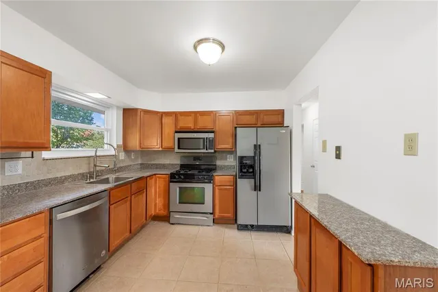 $1,795 | 2437 Pinehurst Drive, St. Louis, MO 63114