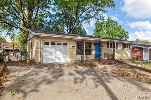 $1,795 | 2437 Pinehurst Drive, St. Louis, MO 63114