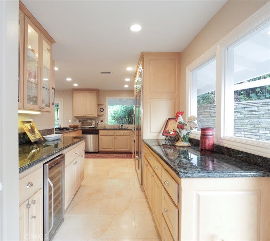 14 Georgeff Road Rolling Hills, CA 90274 - Photo 25 of 71 Bar & Cabinet Area in Kitchen