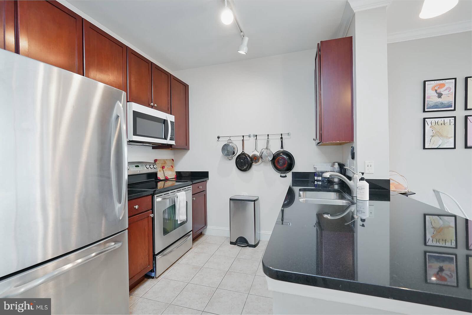 1391 Pennsylvania Ave. Southeast, Unit 331 Washington, DC 20003 - Photo 10 of 29 Sleek kitchen with modern finishes.