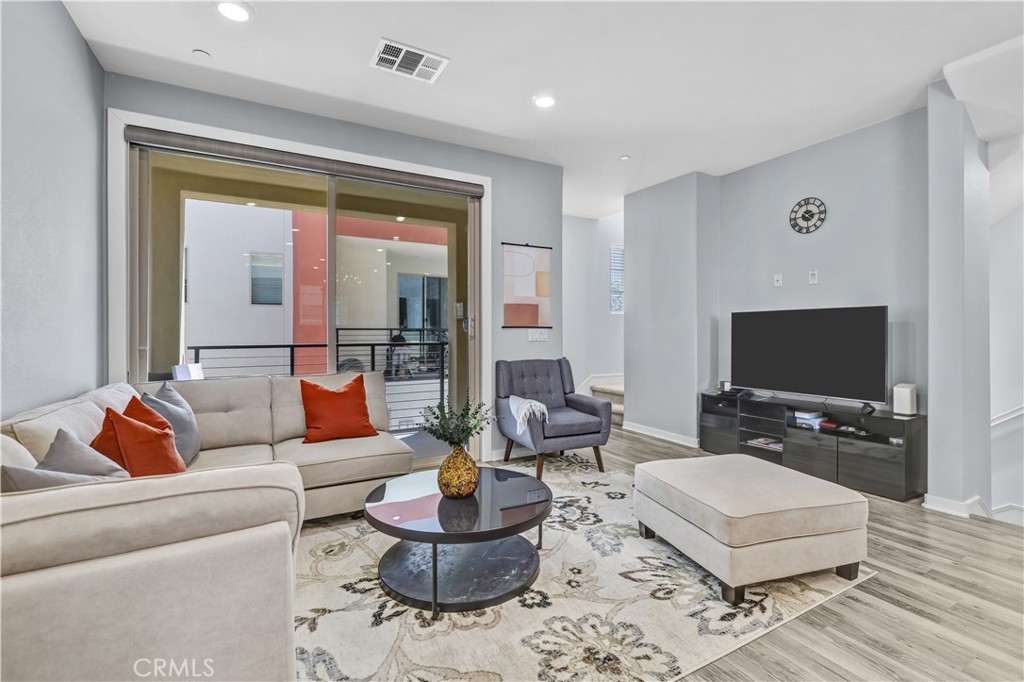 212 Paramount Irvine, CA 92618 - Photo 6 of 29