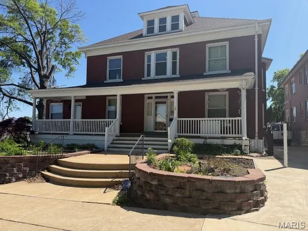 $799,900 | 6120 Victoria Avenue, St. Louis, MO 63139