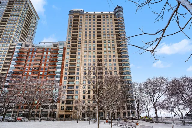 $975,000 | 840 North Lake Shore Drive, Unit 302, Chicago, IL 60611