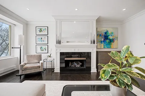 $975,000 | 840 North Lake Shore Drive, Unit 302, Chicago, IL 60611