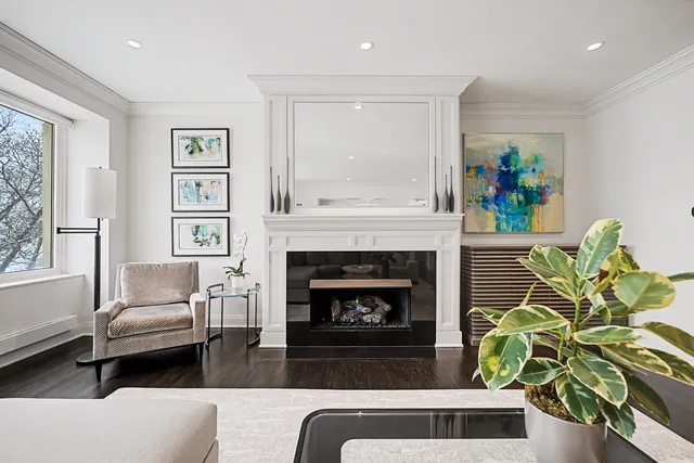 $975,000 | 840 North Lake Shore Drive, Unit 302, Chicago, IL 60611