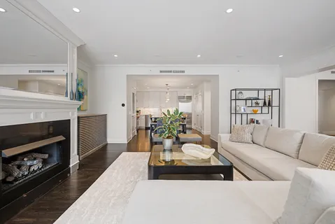 $975,000 | 840 North Lake Shore Drive, Unit 302, Chicago, IL 60611