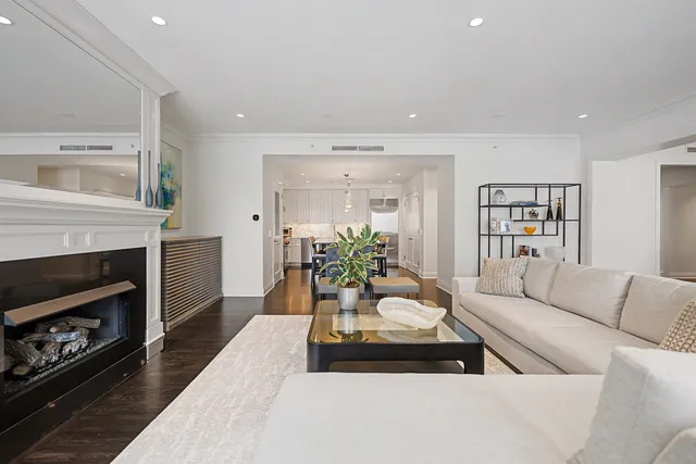 $975,000 | 840 North Lake Shore Drive, Unit 302, Chicago, IL 60611