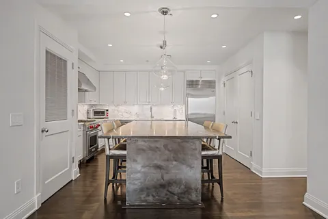 $975,000 | 840 North Lake Shore Drive, Unit 302, Chicago, IL 60611