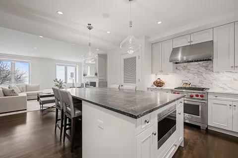 $975,000 | 840 North Lake Shore Drive, Unit 302, Chicago, IL 60611