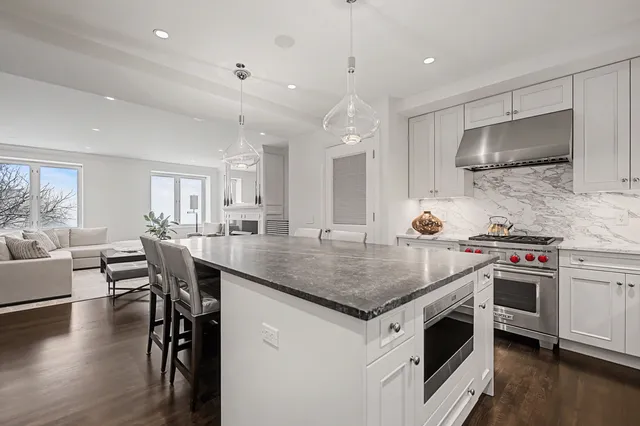 $975,000 | 840 North Lake Shore Drive, Unit 302, Chicago, IL 60611