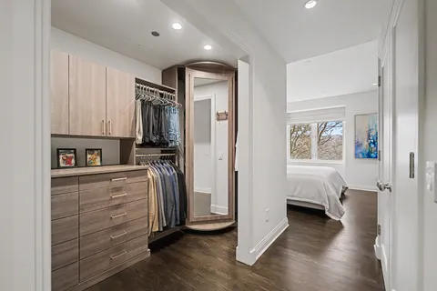 $975,000 | 840 North Lake Shore Drive, Unit 302, Chicago, IL 60611