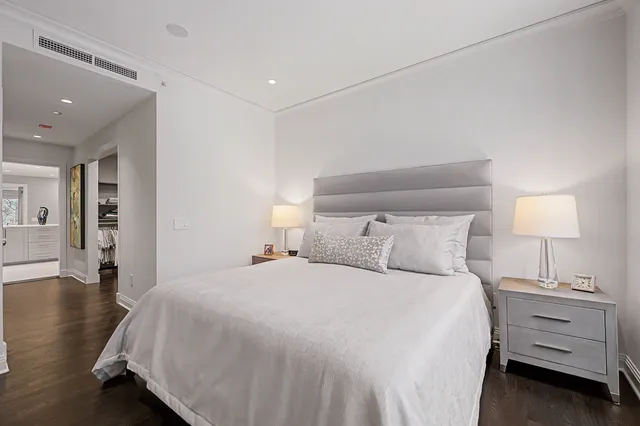 $975,000 | 840 North Lake Shore Drive, Unit 302, Chicago, IL 60611