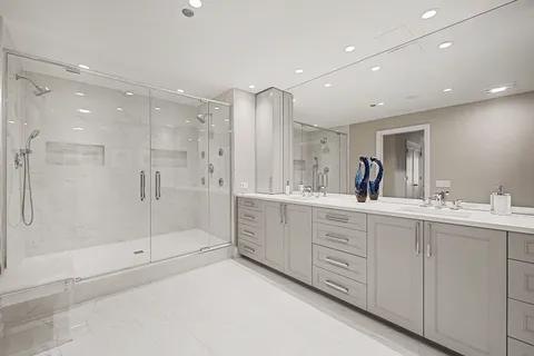 $975,000 | 840 North Lake Shore Drive, Unit 302, Chicago, IL 60611