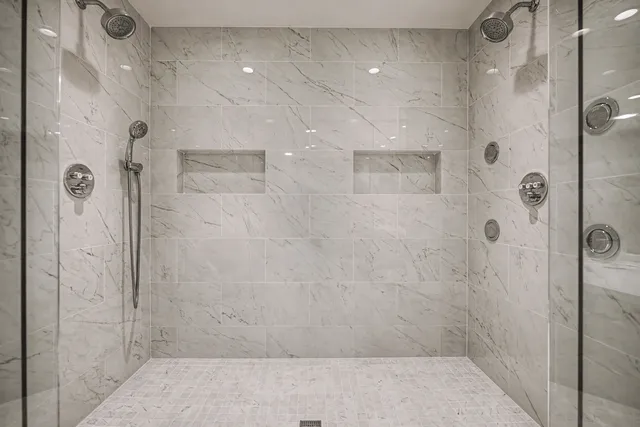 $975,000 | 840 North Lake Shore Drive, Unit 302, Chicago, IL 60611