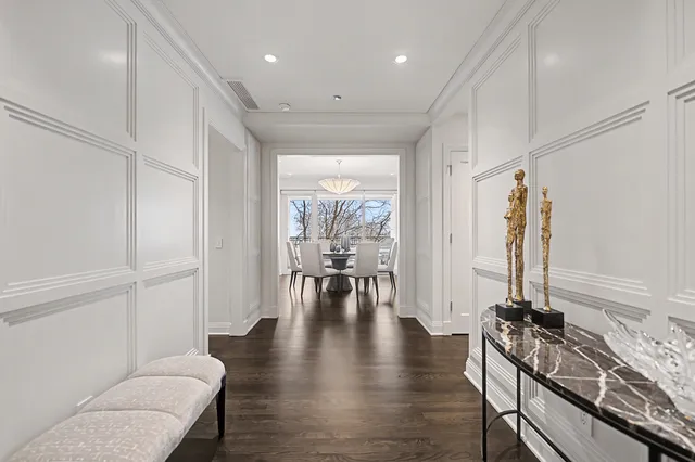 $975,000 | 840 North Lake Shore Drive, Unit 302, Chicago, IL 60611