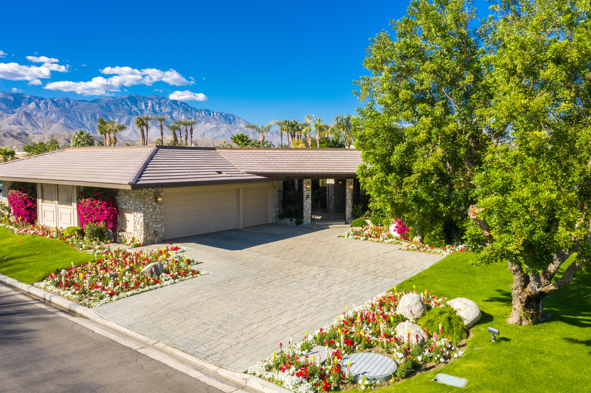 15 Johnar Boulevard Rancho Mirage, CA 92270 - Photo 2 of 68 a front view of a house with a yard and a garden
