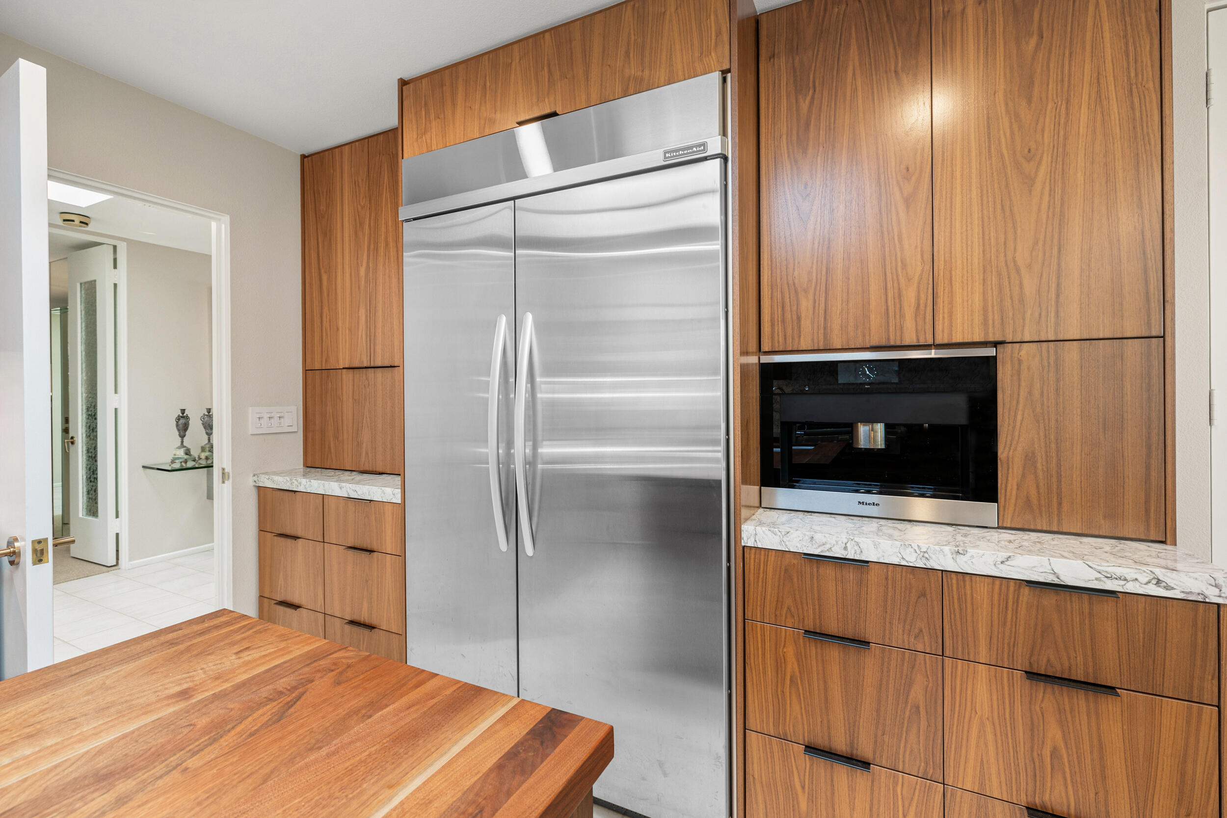 15 Johnar Boulevard Rancho Mirage, CA 92270 - Photo 27 of 68 a kitchen with kitchen island a counter top space wooden floor and electronic appliances