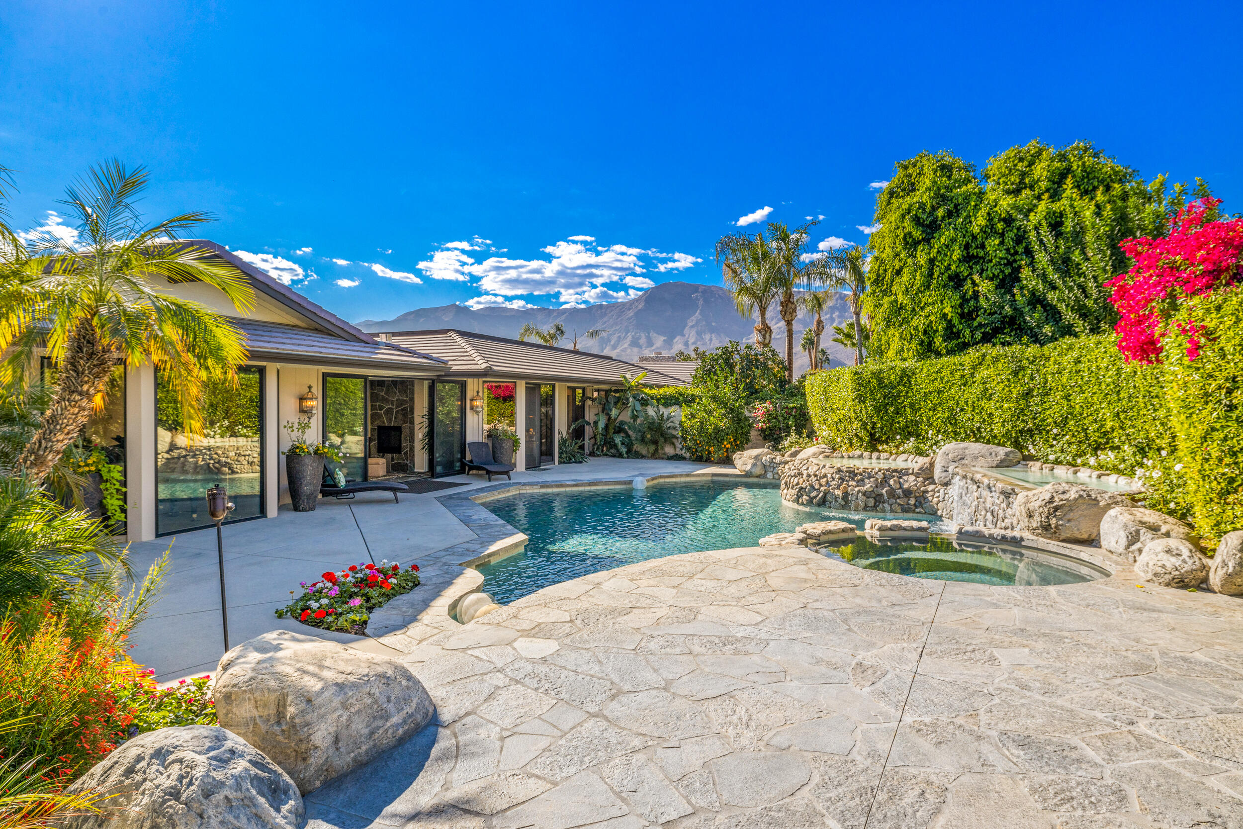 15 Johnar Boulevard Rancho Mirage, CA 92270 - Photo 48 of 68 a view of a chairs and table in patio