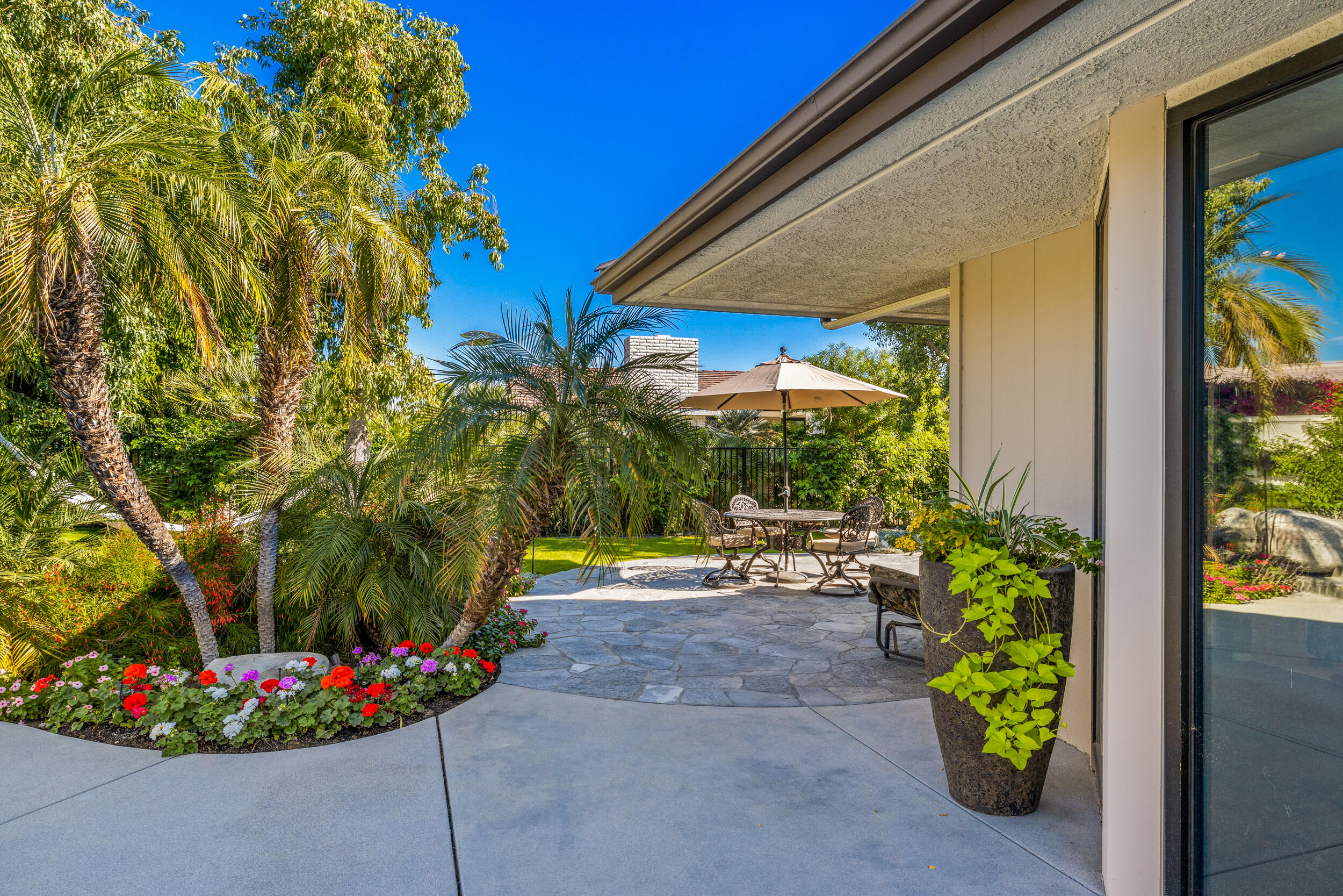 15 Johnar Boulevard Rancho Mirage, CA 92270 - Photo 49 of 68 a view of a chairs and table in a garden