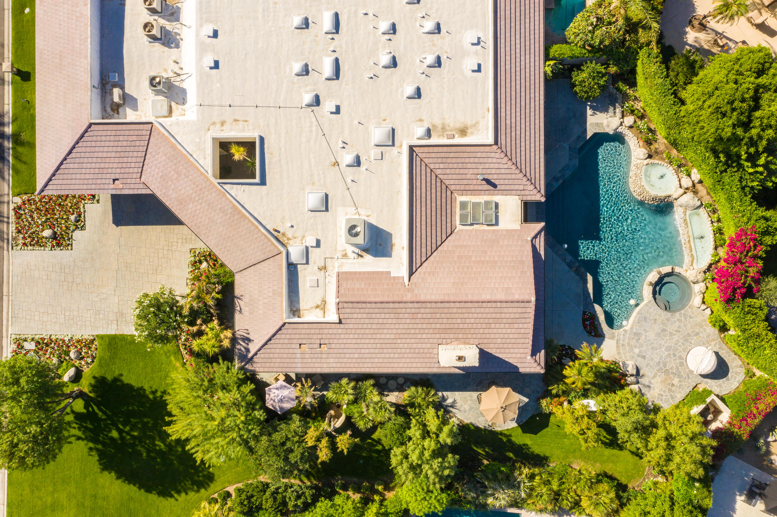 15 Johnar Boulevard Rancho Mirage, CA 92270 - Photo 8 of 68 a aerial view of a house with a yard and garden