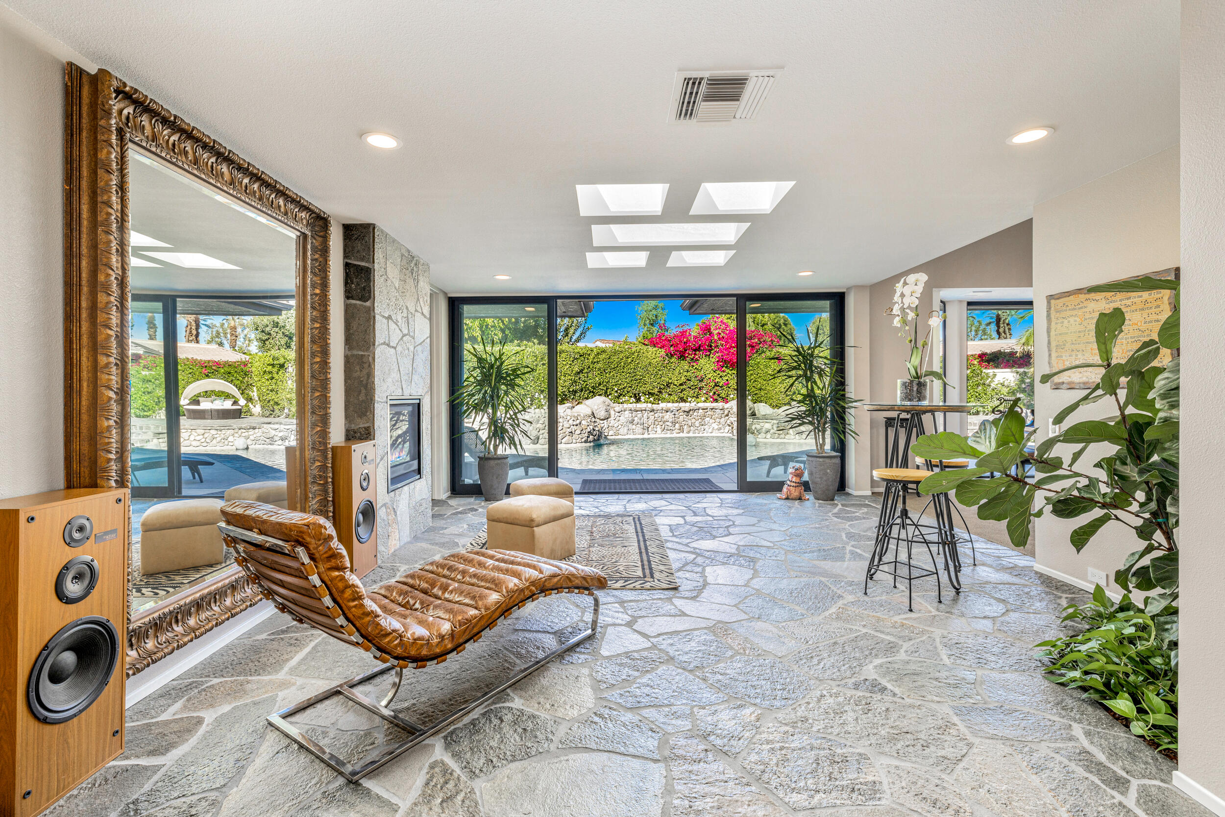 15 Johnar Boulevard Rancho Mirage, CA 92270 - Photo 10 of 68 a living room with patio furniture and a potted plant