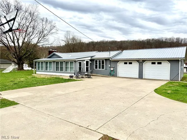 $215,000 | 9129 North State Rte 60 Northwest, McConnelsville, OH 43756