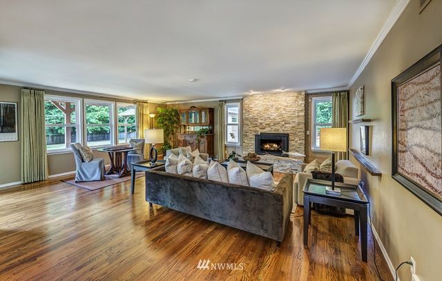 $975,000 | 9113 218th Avenue Northeast, Redmond, WA 98053