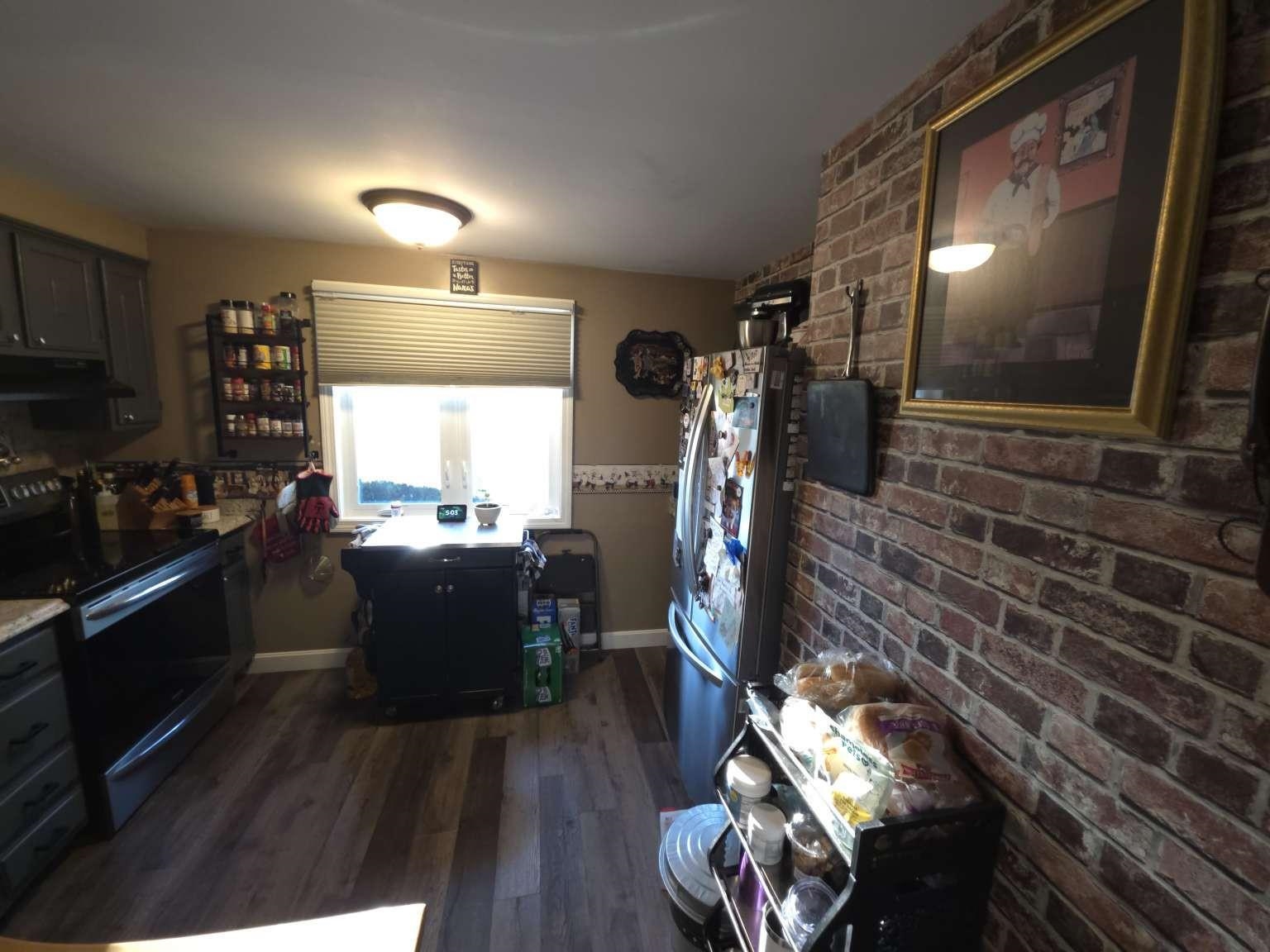 116 Roysan Street Manchester, NH 03103 - Photo 4 of 15