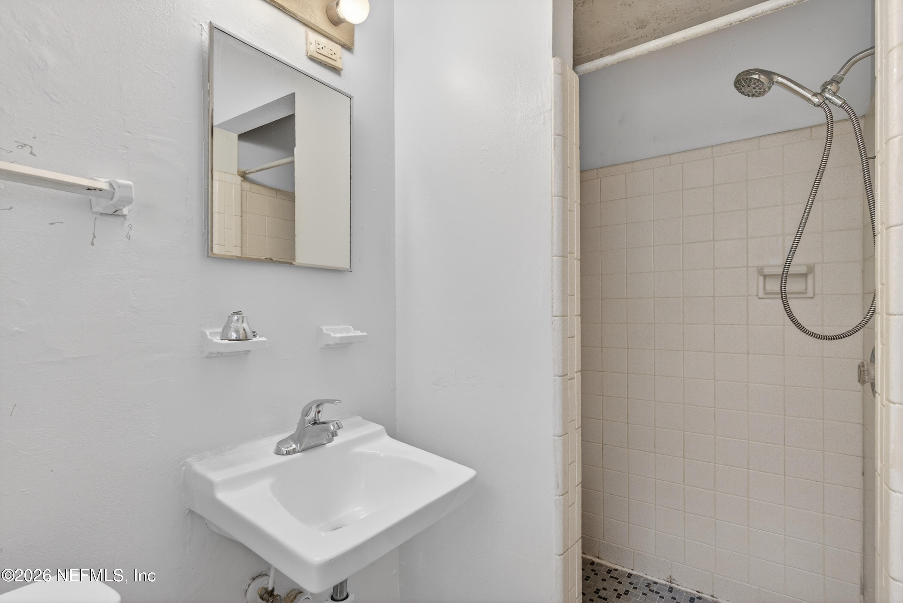 7248 Stonehurst Road North Jacksonville, FL 32277 - Photo 13 of 24 Primary Bath