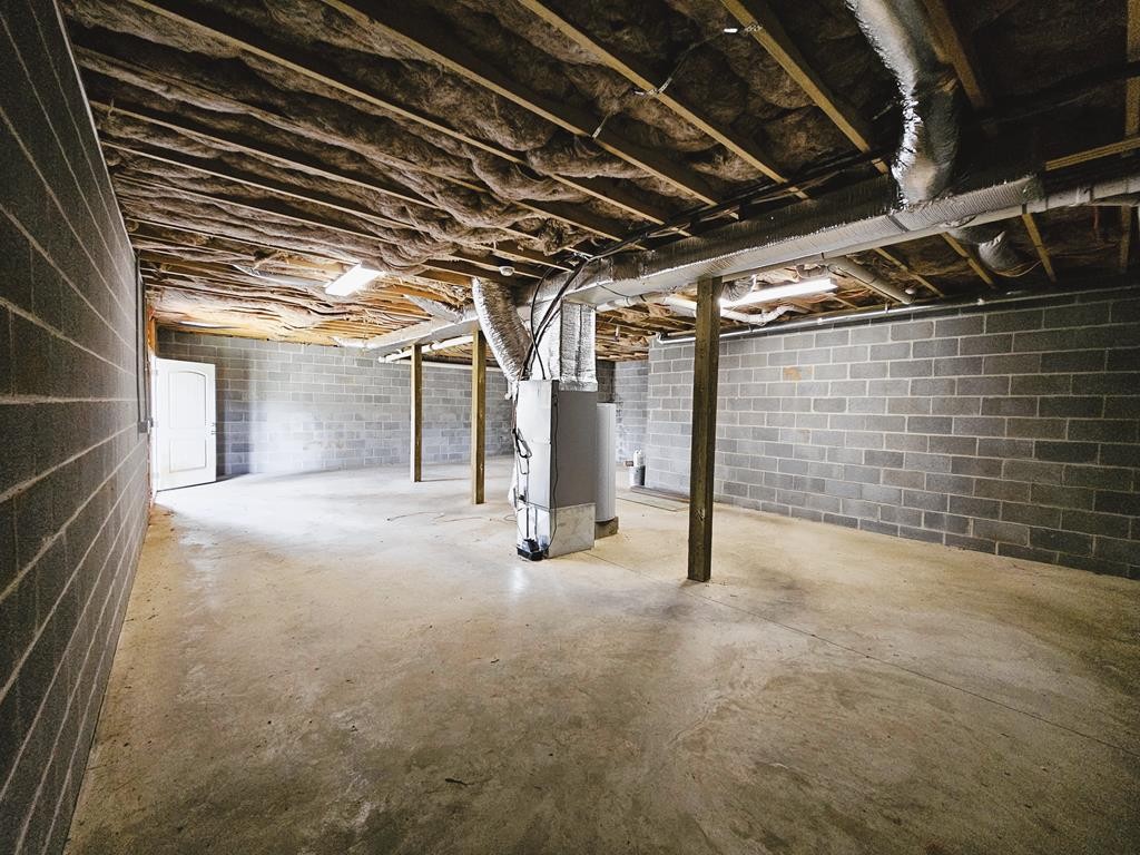 4835 Cameron Road Morristown, TN 37814 - Photo 23 of 25 a view of empty room with wooden walls