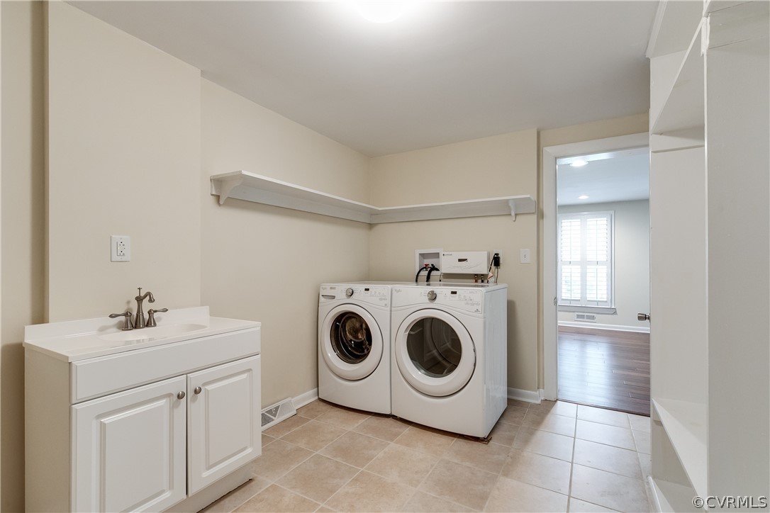 4327 Wakefield Road Richmond, VA 23235 - Photo 20 of 35 Amazing mud and laundry room right off the family