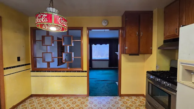 $1 | 9622 Old Highway 13, Murphysboro, IL 62966