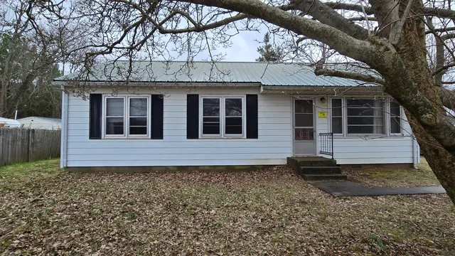 $1 | 9622 Old Highway 13, Murphysboro, IL 62966