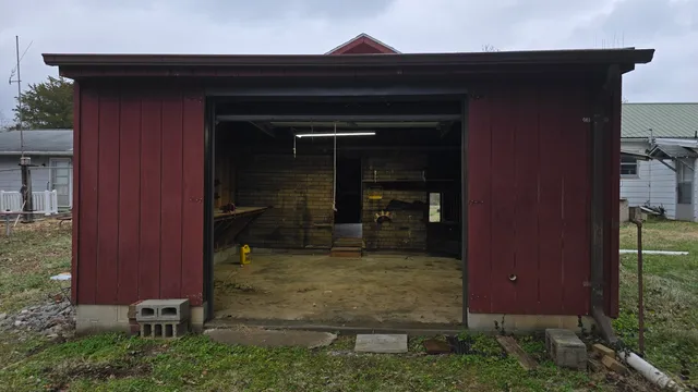 $1 | 9622 Old Highway 13, Murphysboro, IL 62966