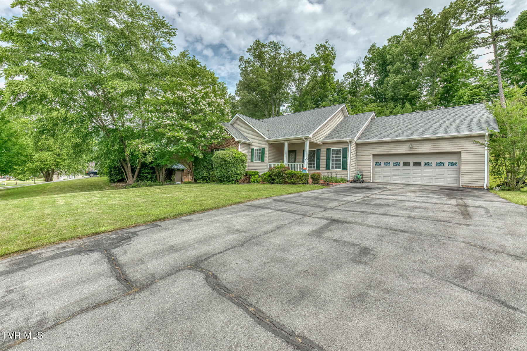 1012 Quail Run Erwin, TN 37650 - Photo 4 of 37 1012 Quail Run-30