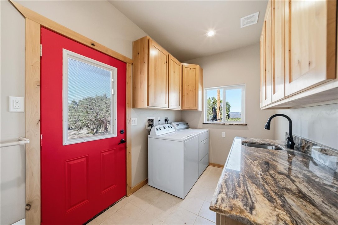 10374 East Happy Trails Road Kingman, AZ 86401 - Photo 39 of 68 a view of a kitchen with a window