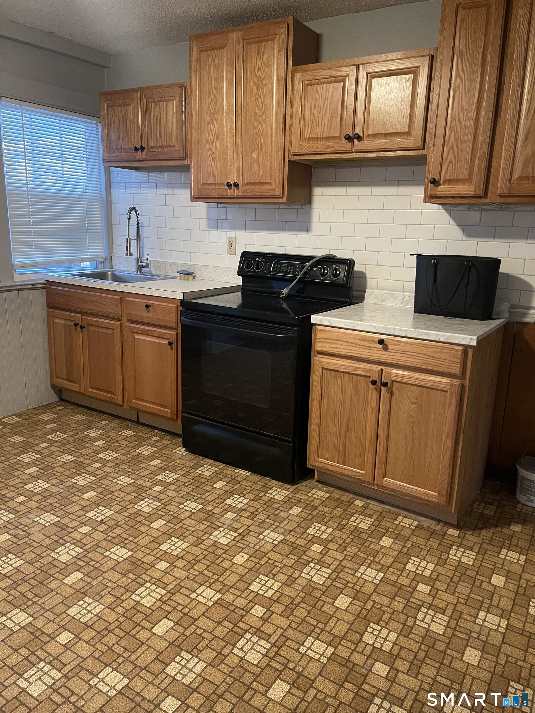 41 Strickland Street, Unit 2 Manchester, CT 06042 - Photo 2 of 10