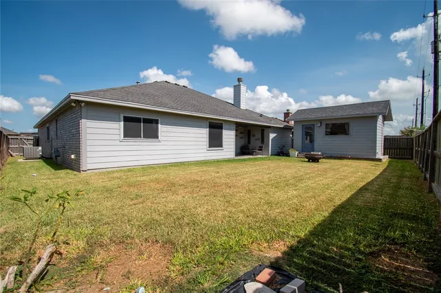 a front view of house with yard