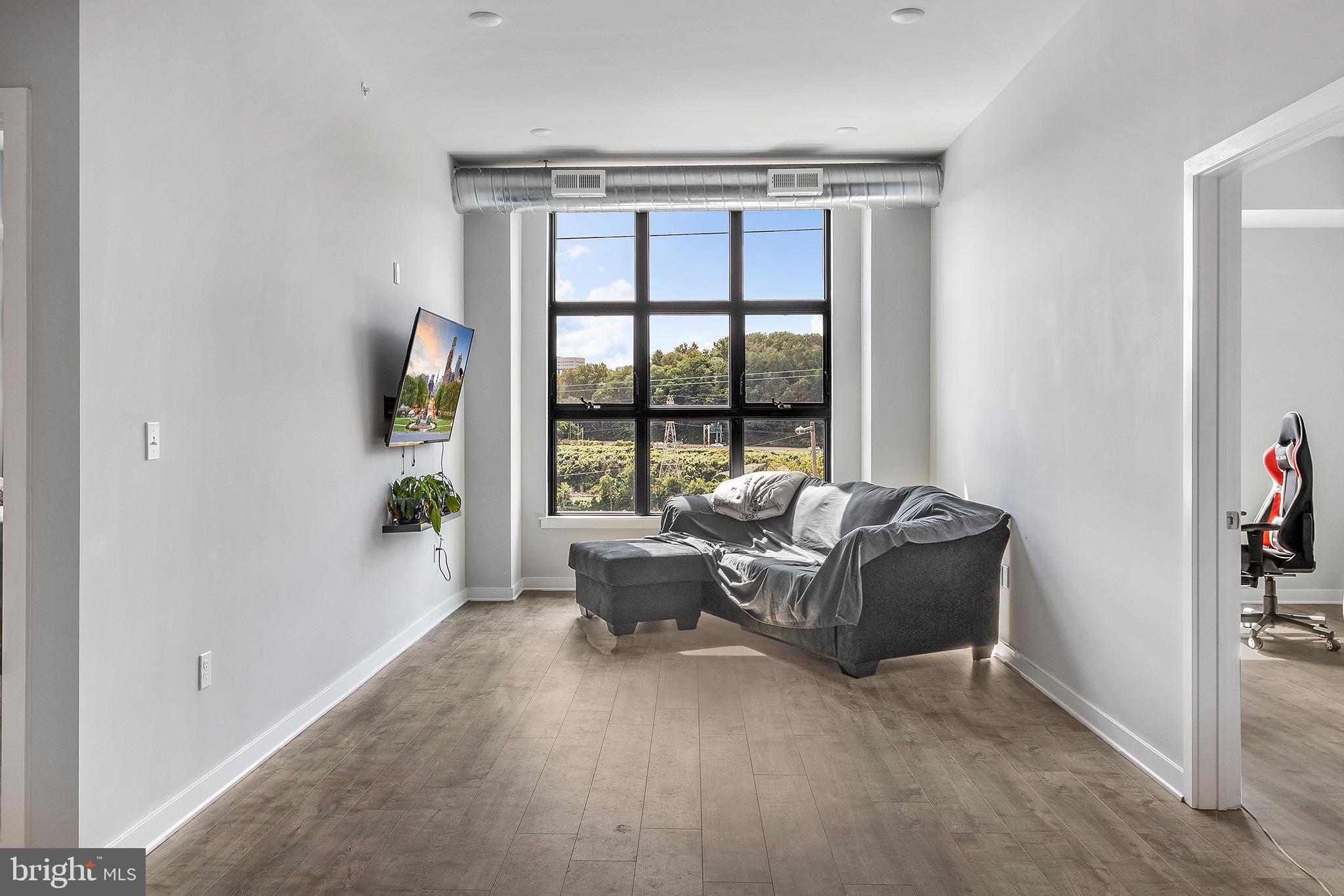 5102 Rochelle Avenue, Unit 18 Philadelphia, PA 19128 - Photo 2 of 13