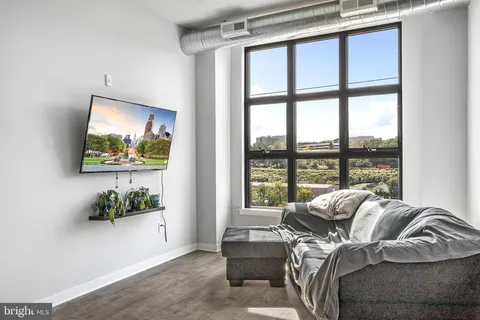 $2,100 | 5102 Rochelle Avenue, Unit 18, Philadelphia, PA 19128