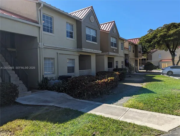$1,800 | 18308 Northwest 68th Avenue, Unit D, Hialeah, FL 33015