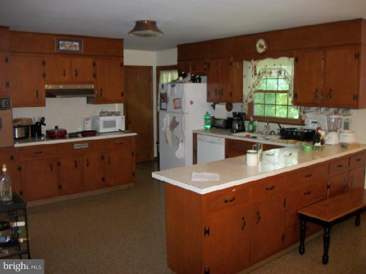 222 Cubby Hollow Road Bridgeton, NJ 08302 - Photo 4 of 7 Kitchen