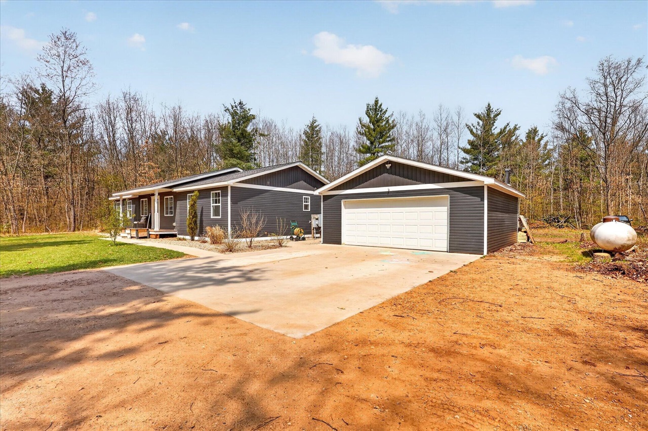 20392 Gates Road Howard City, MI 49329 - Photo 2 of 42